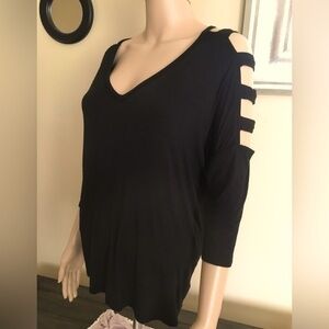 Express One Eleven Cut out Shoulder black Small